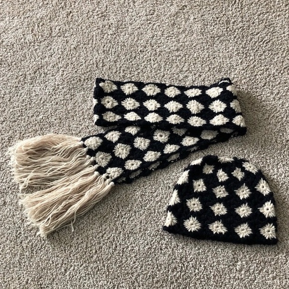 Lucky Brand Accessories - Lucky Brand Hat & Scarf